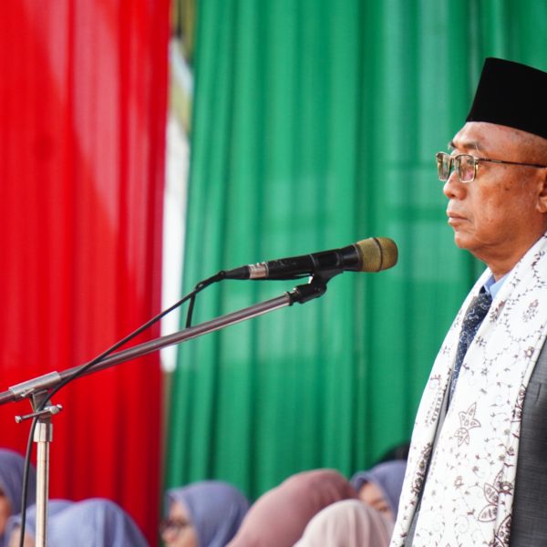 Apel Tahunan Dan Khutbatul ‘Arsy, mengajarkan kekompakan dan kedisiplinan.
