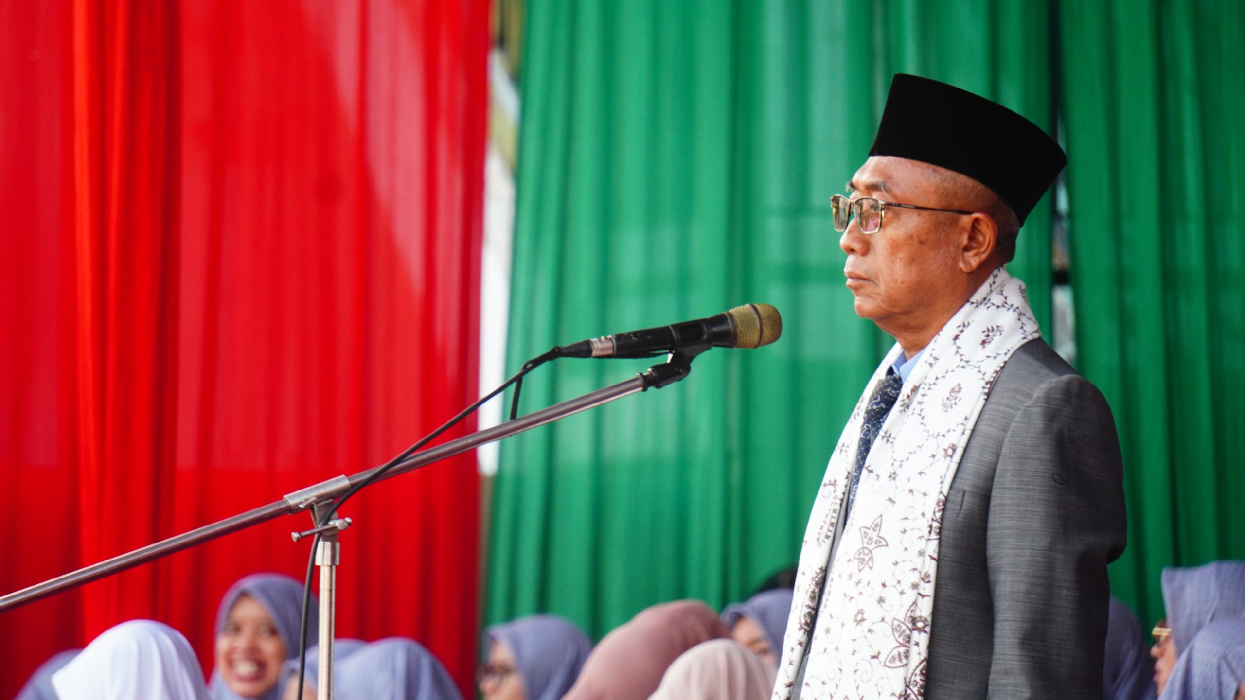 Apel Tahunan Dan Khutbatul ‘Arsy, mengajarkan kekompakan dan kedisiplinan.